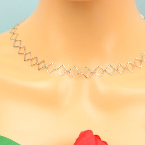 Delicate & Contemporary Necklace Chain, A Lovely Choice for Women, EVCH1702 - Picture 4 of 10